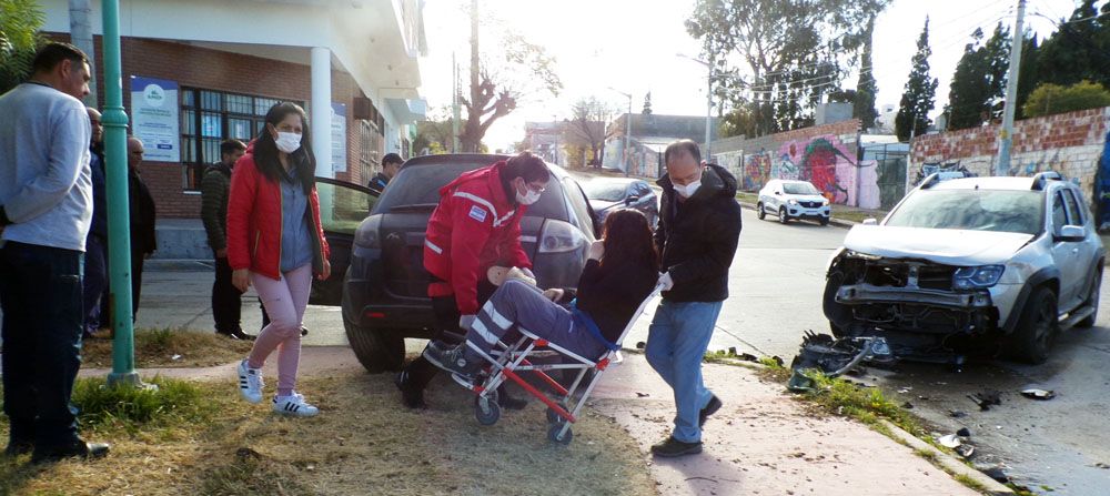 Trelew Dos Mujeres Al Hospital Tras Fuerte Choque En La Esquina De Un