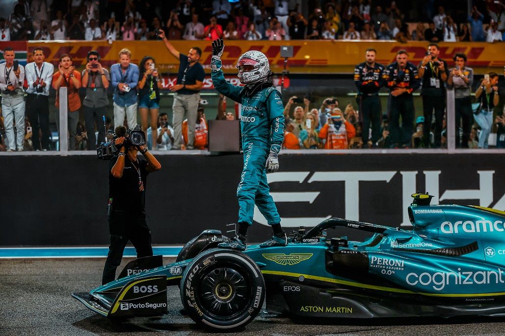 Verstappen ganó en Abu Dhabi y cerró el año con un récord de victorias