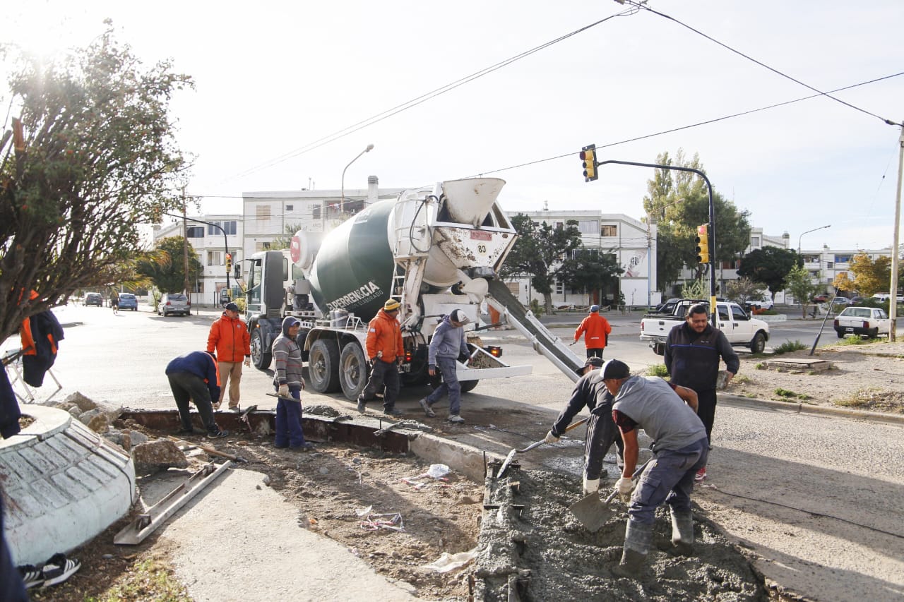 Contin A La Reparaci N De Calles En El Centro De Rawson Radio