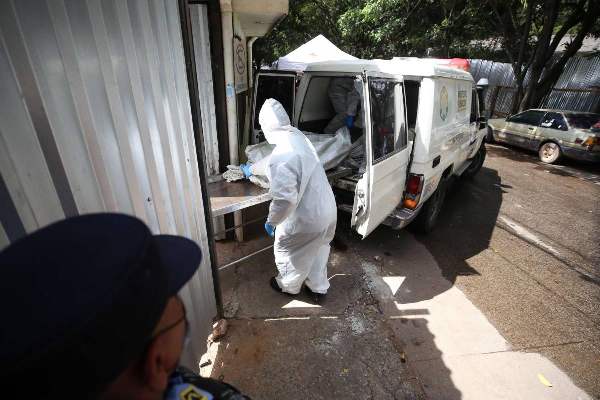 Decomisan armas en cárceles de Honduras tras la muerte de 46 reclusas