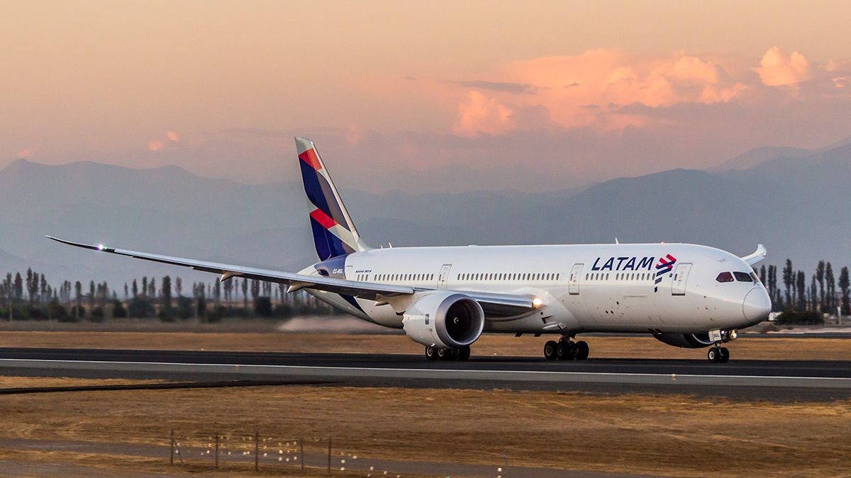 Piloto De Latam Se Descompens En Pleno Vuelo Y Falleci Radio