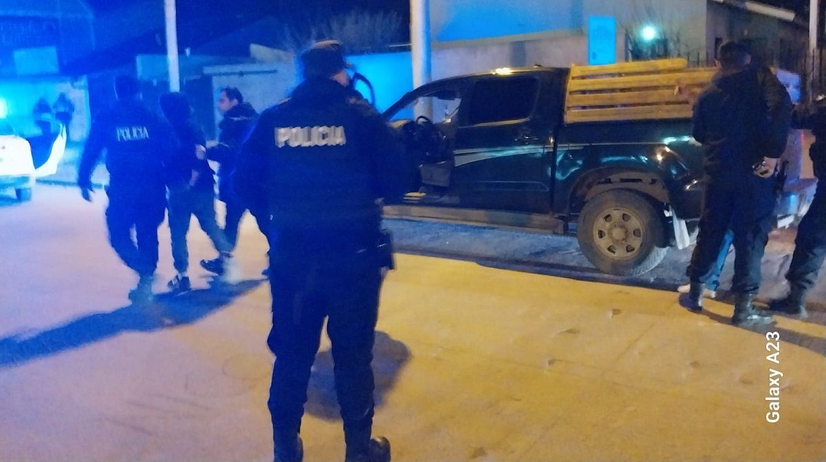 Madrugada violenta dos hombres apuñalados y tres detenidos en Esquel