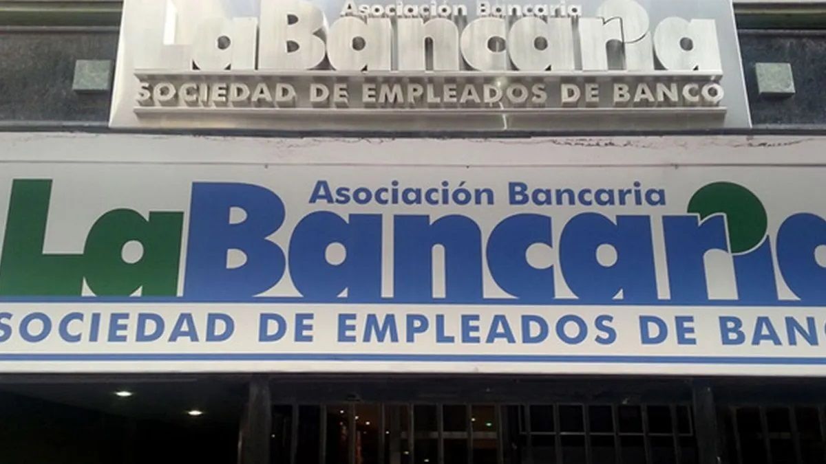 Los Bancarios Tendr N Un Aumento Salarial Del Radio Cadena