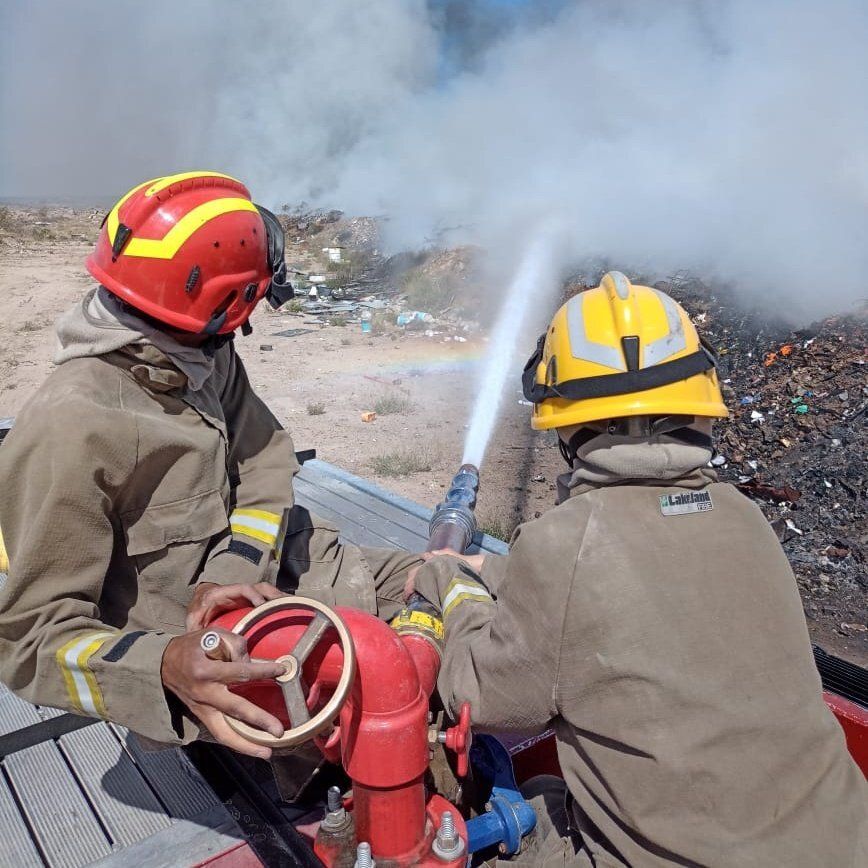 VIDEO Combaten Un Voraz Incendio En El Basural De Madryn