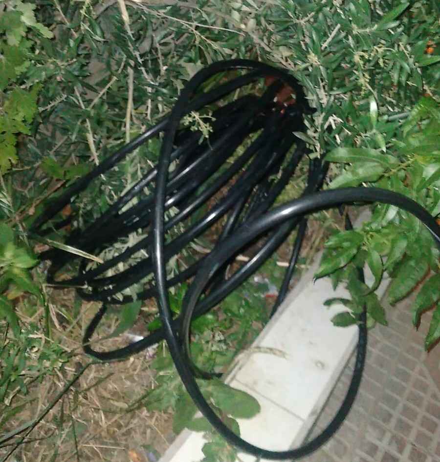 Atraparon a un ladrón que robaba cables