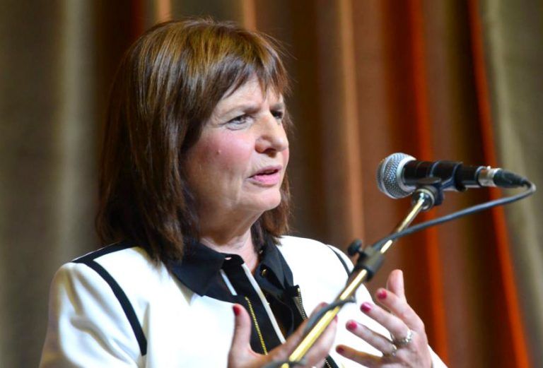 «Entiendan que el patoterismo se termina», les advirtió Bullrich a los gremialistas