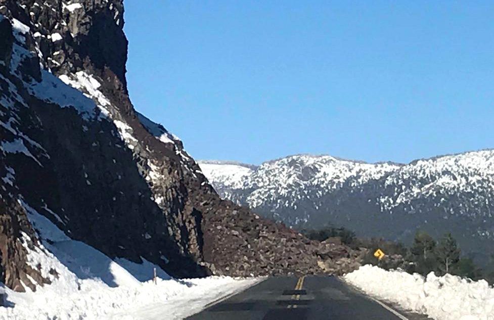 Impactante derrumbe en la Ruta 40 entre Bariloche Villa La Angostura