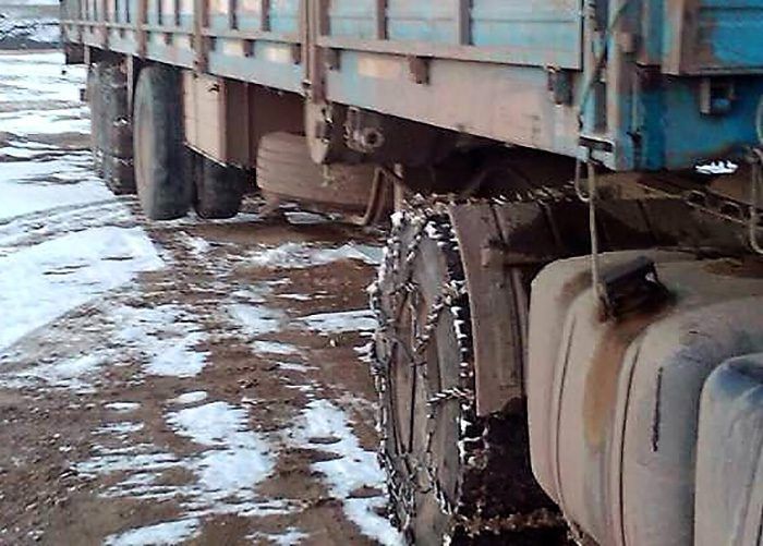 Vuelcos y despistes por la nieve y el hielo en la Ruta Nacional Nº 3