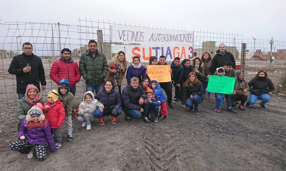 Vecinos de Trelew reclamaron por la terminación de sus viviendas