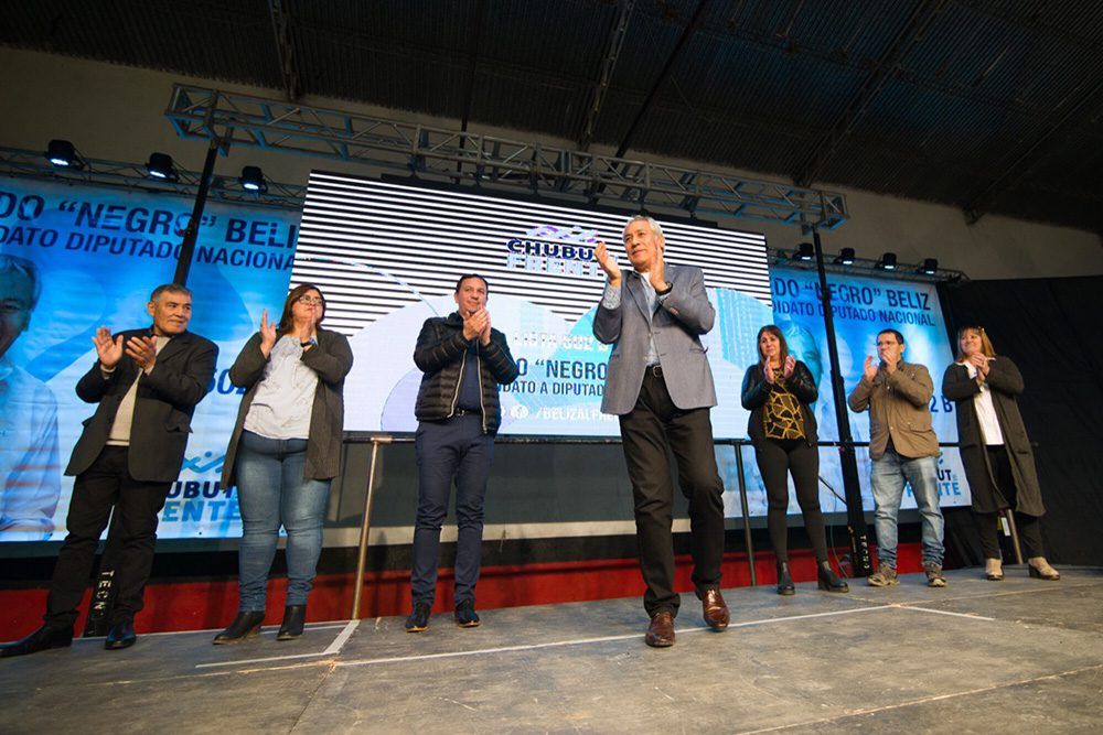 Béliz lanzó su campaña en Trelew junto al Intendente