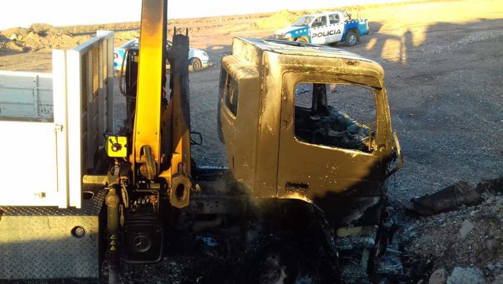 Vaca Muerta: grupo armado robó dos camiones