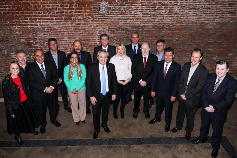 Arcioni almorzó con Alberto Fernández y 11 gobernadores