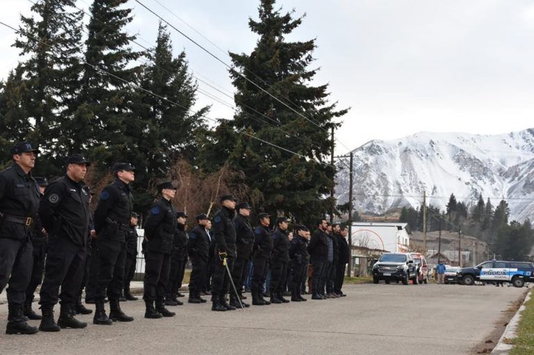 Esquel: La policía federal homenajeó a los caídos en cumplimiento del deber