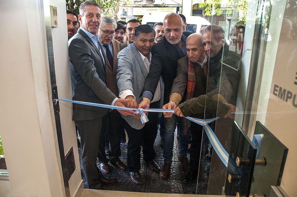 Arcioni inauguró la remodelación del hotel de Petroleros en Buenos Aires