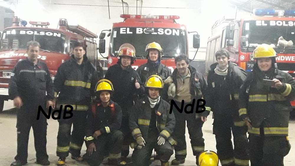 Rescataron a seis jóvenes que cayeron al Río Quemquemtreu