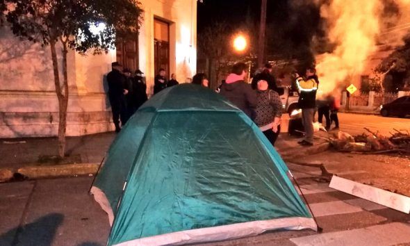 MUS acampe Casa de Gobierno