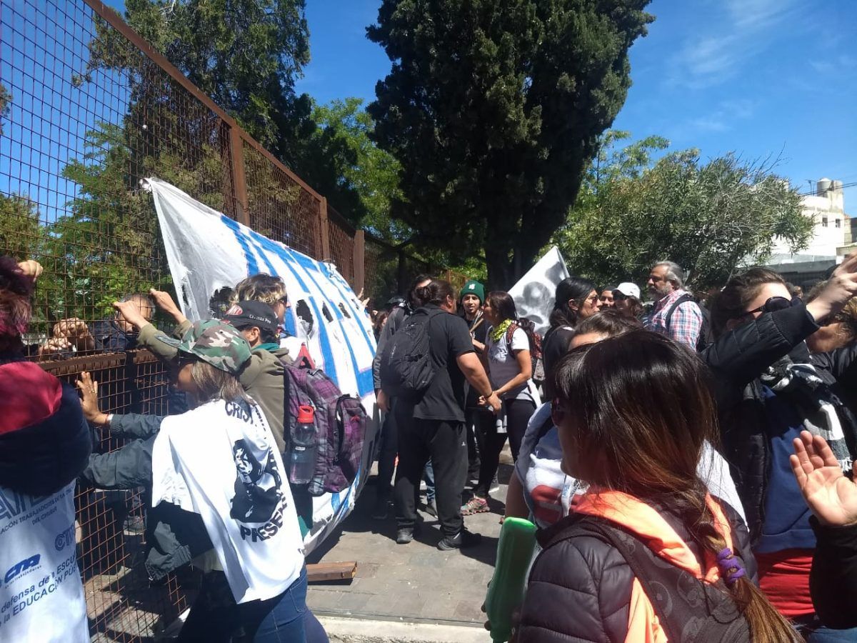 En medio de incidente en Rawson, detuvieron al secretario general de ATECh