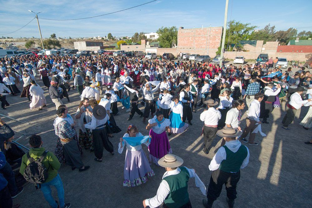 Celebraron el Día de la Tradición en la Laguna Chiquichano