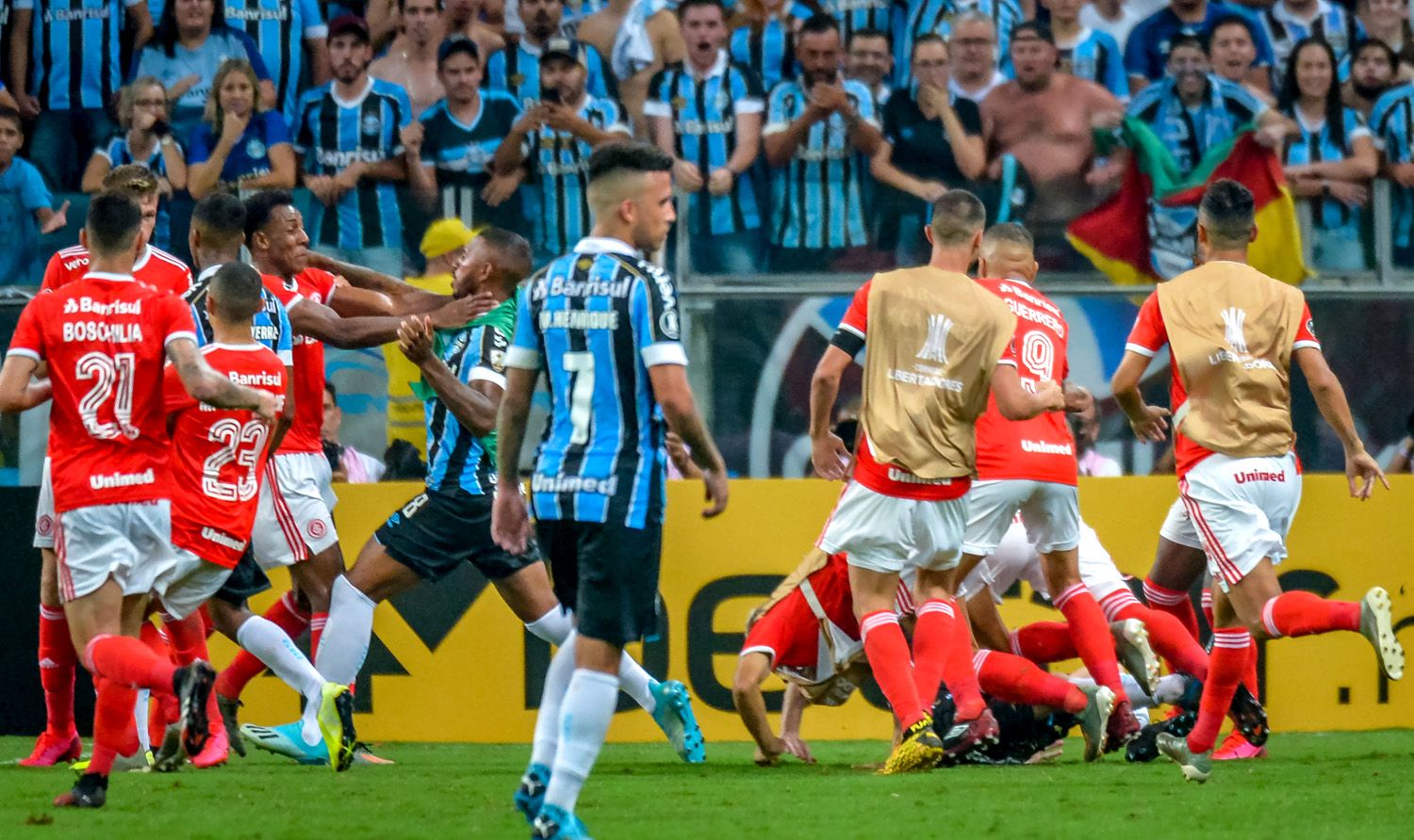 Batalla campal en el primer clásico de Porto Alegre por la Libertadores