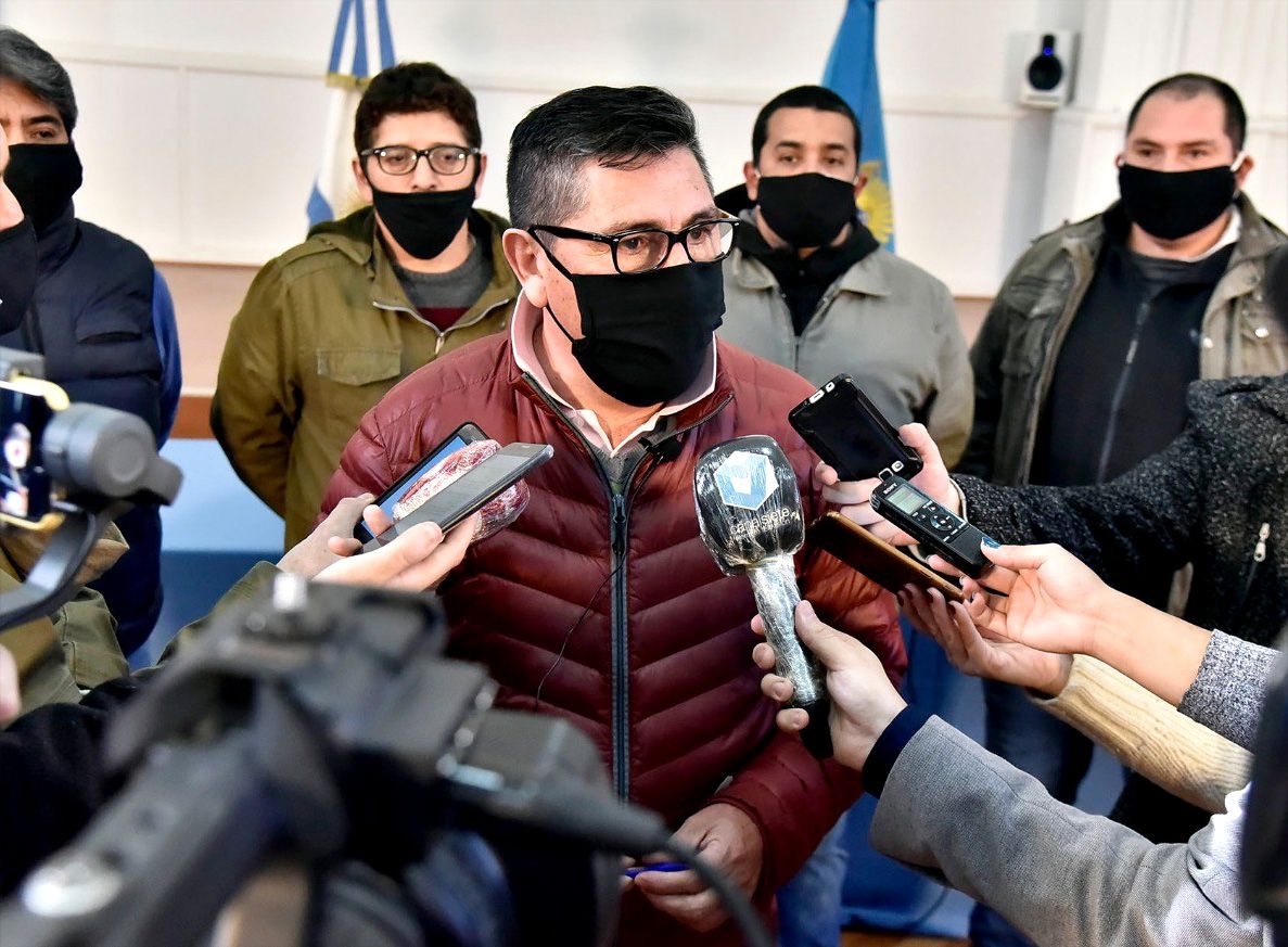 Cárdenas que Sedamil pague la deuda antes de hablar de retiros