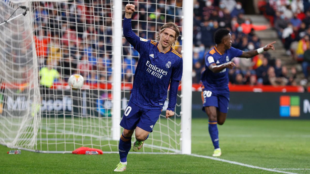 Real Madrid goleó al Granada y es el nuevo líder de España - Radio 3 ...