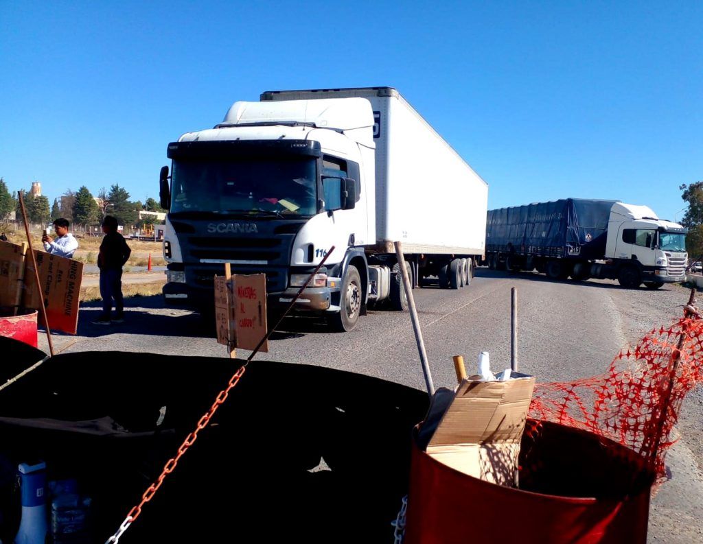 Corte Ruta 3 contra la derogación de la ley minera
