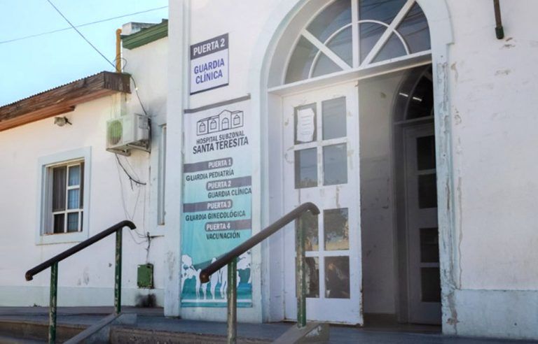 Lo golpearon en la cabeza con un ladrillo y está grave
