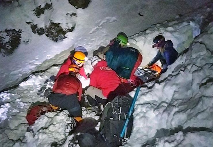 Por alto riesgo de avalanchas de nieve, en Ushuaia piden no transitar en  algunas montañas
