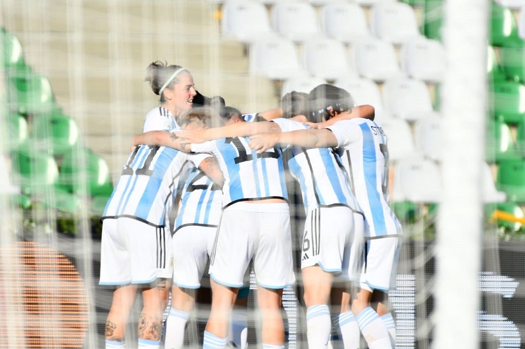 Copa América Femenina 2022: Uruguay goleó a Perú y consiguió su primera  victoria