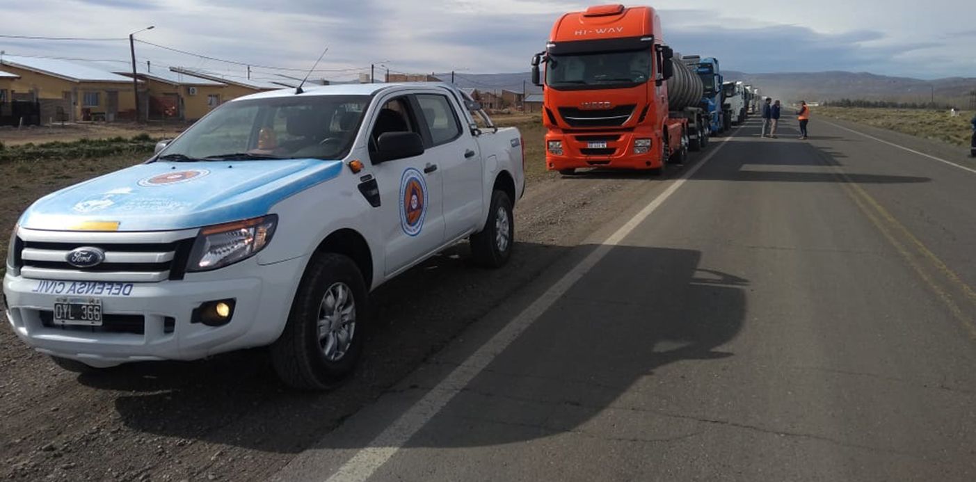 Paso de camiones por Pino Hachado