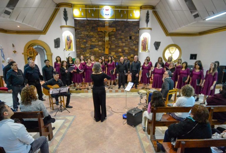 El Coro Municipal fortalece su técnica vocal con una capacitación