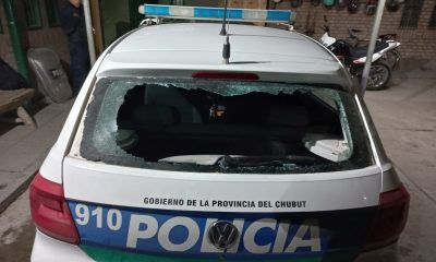 Motociclista rompió luneta de patrullero en Esquel