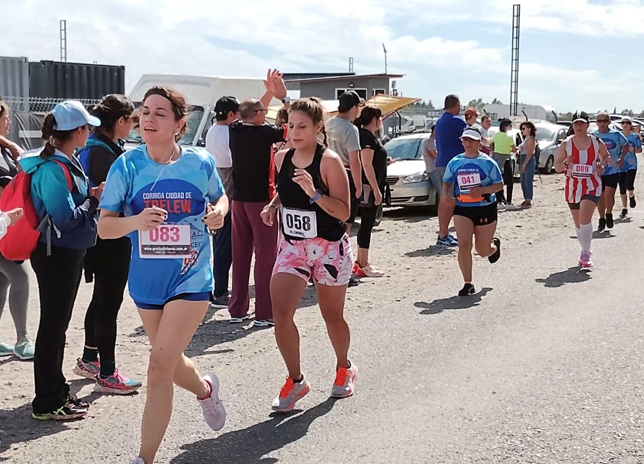 Gerardo Haro y Antonella Barriga ganaron los 15k de la Corrida “Ciudad de  Trelew”