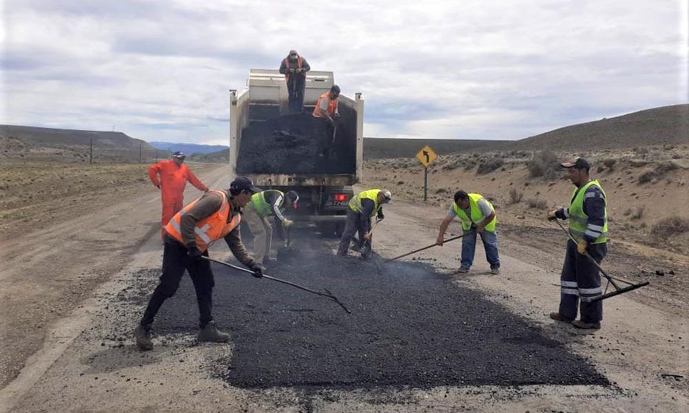 Vialidad realiza trabajos de bacheo en un tramo de la Ruta 40
