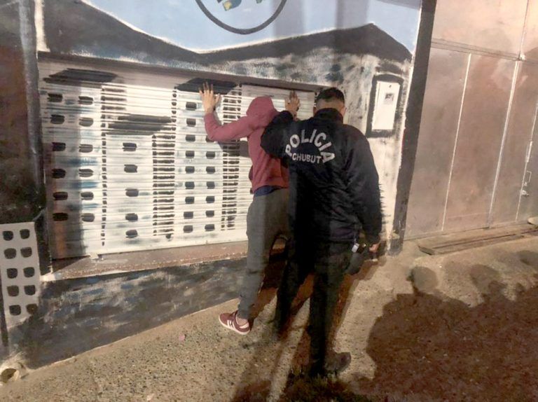 Comodoro: Pidió dinero para devolver un celular y fue detenido