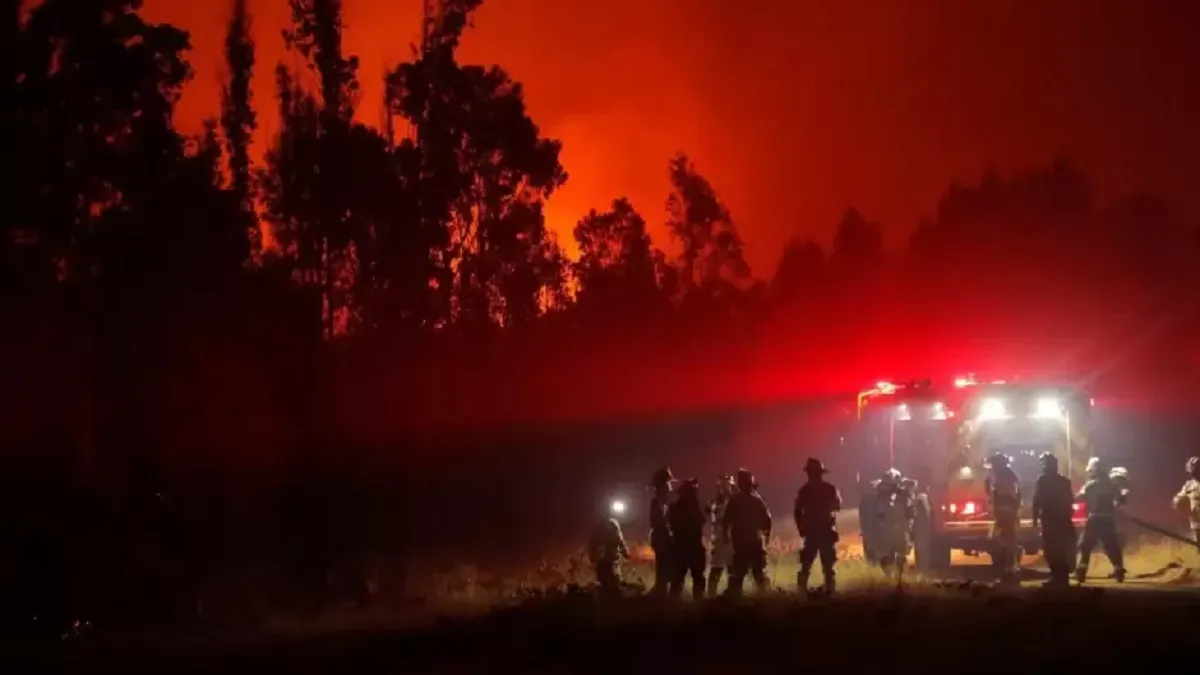 Nuevas evacuaciones por los incendios en el sur de Chile Radio 3