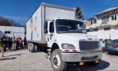 Migrantes hacinados en el interior de un camión en México