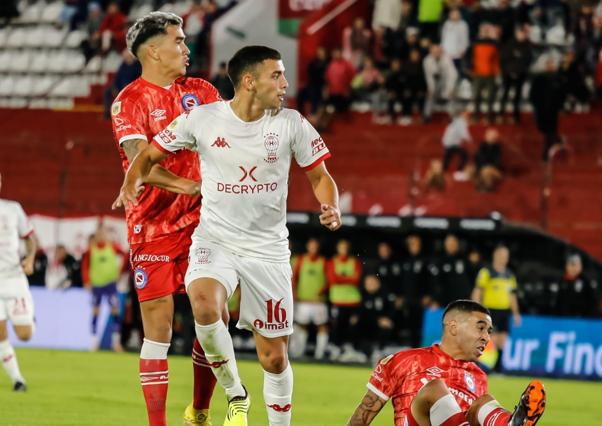 Cinco goles de Independiente a Huracán en el Tomás Adolfo Ducó