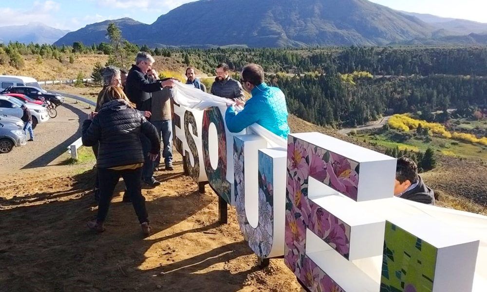 Del Rio Letrero Nuevo letrero corpóreo en el mirador del Río Percy