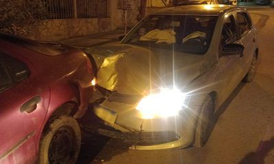 Conductor ebrio chocó dos automóviles estacionados en taller de Puerto Madryn