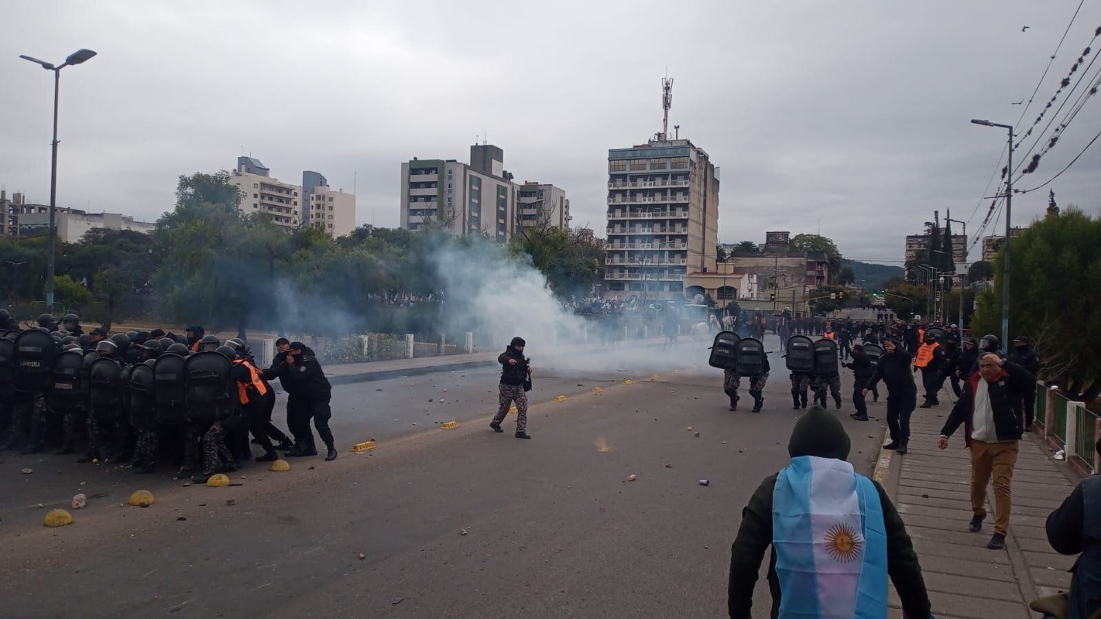 Aprobaron la reforma constitucional en Jujuy y la policía reprime a