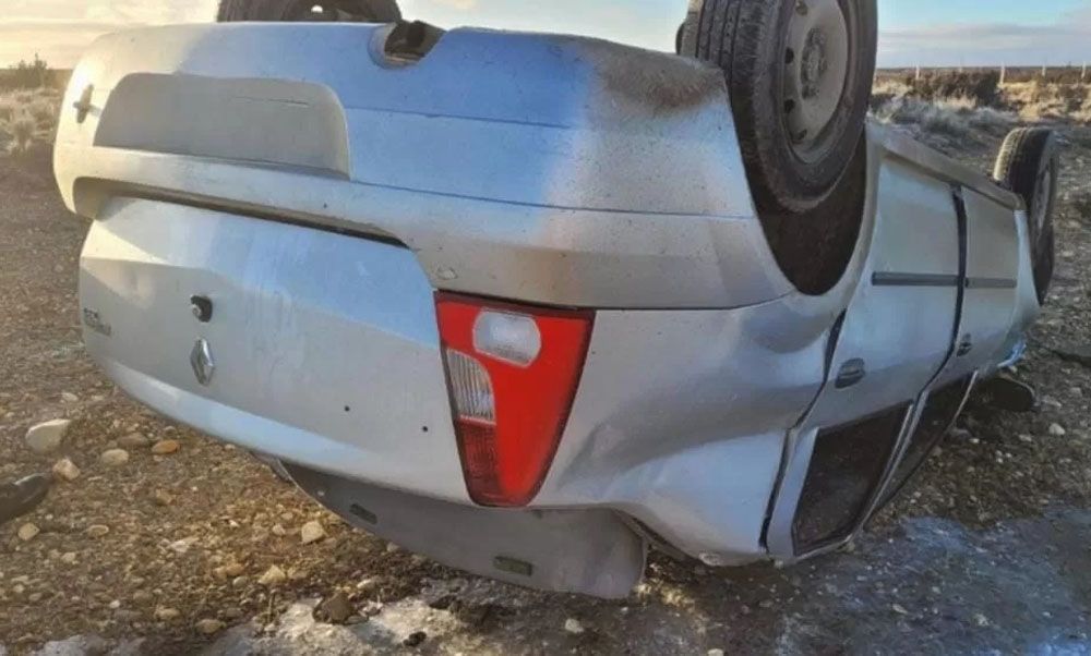Dos hombres resultaron ilesos en un violento vuelco sobre Ruta 3