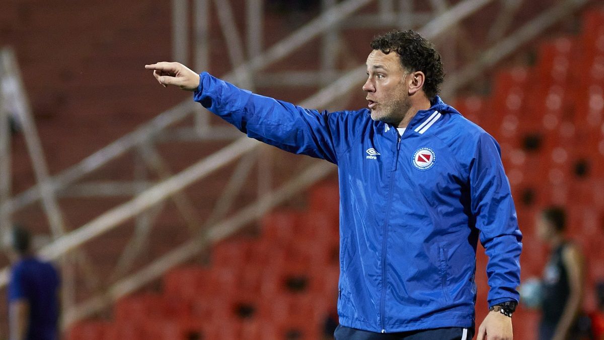 Gabriel Milito dejó de ser el entrenador de Argentinos - Radio 3 Cadena  Patagonia