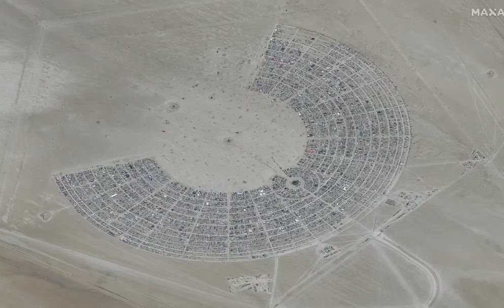 Más de 70 mil personas atrapadas por el lodo en el festival "Burning Man"