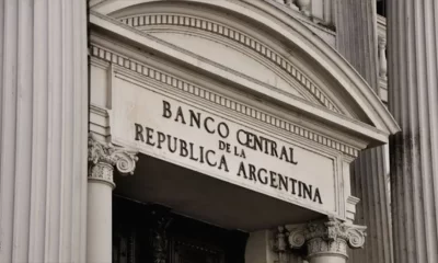 El Gobierno de Argentina efectuó pagos de US$ 190 millones al Club de París y US$ 38 millones a otros organismos internacionales, afectando las reservas internacionales del Banco Central.