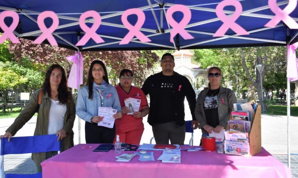 Trelew Se Ti E De Rosa En El D A Mundial De Lucha Contra El C Ncer De Mama Radio Cadena