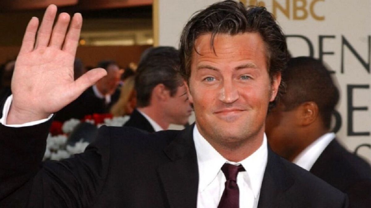 El actor estadounidense Matthew Perry, recordado por haber interpretado a Chandler Bing durante las 10 temporadas de "Friends", fue hallado muerto a los 54 años en su casa de Los Ángeles, informaron medios norteamericanos.