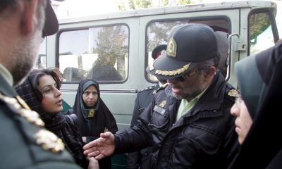 Una ONG denuncia que una joven de 16 años en Irán está en coma luego de ser agredida por la Policía de la Moral por no usar correctamente el velo islámico.