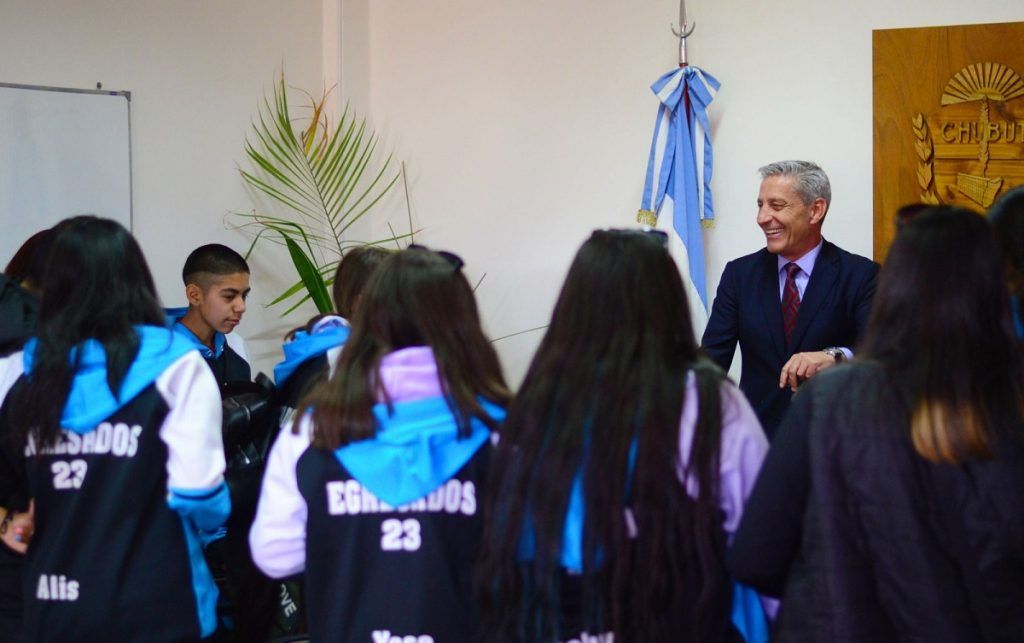 Arcioni recibió a alumnos de la Escuela N° 93 de Buenos Aires Chico