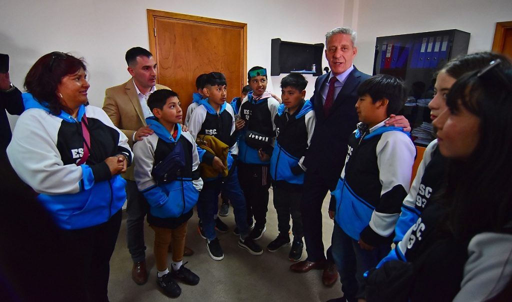 Arcioni recibió a alumnos de la Escuela N° 93 de Buenos Aires Chico